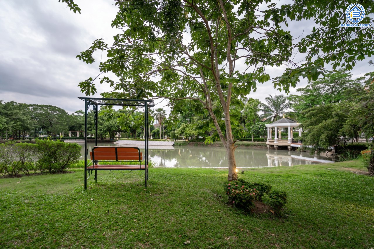 บ้านมือสองตกแต่งใหม่ ม.บางกอกบูเลอวาร์ด ราชพฤกษ์-พระราม5 ดีไซน์สุดหรู หลังมุม เนื้อที่ 61.1 ตร.ว. บนสังคมคุณภาพ SC Asset* ฟังก์ชันพร้อม 3 ห้องนอน 3 ห้องน้ำ จอดรถได้ 2 คัน บนทำเลติดถนนราชพฤกษ์ ใกล้วงเวียนพระรามห้า ,ทางด่วนศรีรัช และเพียง 10 ถึงรถไฟฟ้า "สถานีบางรักใหญ่"...